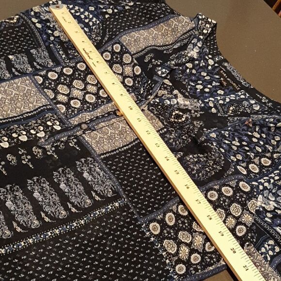 Sara Michelle Blue and White Flowy Sheer Top - Picture 5 of 9